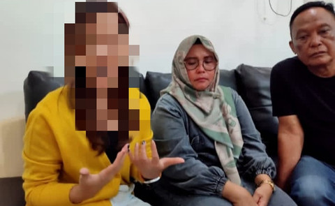 Ibu Bhayangkari di Palembang, Melisa saat memberikan keterangan terkait dugaan kasus KDRT. Foto : Istimewa