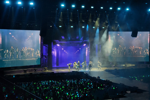 Penampilan hari pertama NCT 127 di konser Neo City : Jakarta - The Momentum yang digelar di Indonesia Arena, GBK, Sabtu (15/2/2025). Foto: Ela Nurlaela/kumparan