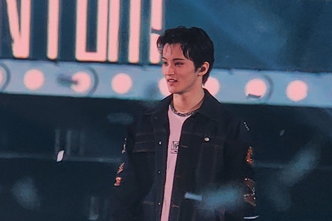 Penampilan hari pertama NCT 127 di konser Neo City : Jakarta - The Momentum yang digelar di Indonesia Arena, GBK, Sabtu (15/2/2025). Foto: Ela Nurlaela/kumparan