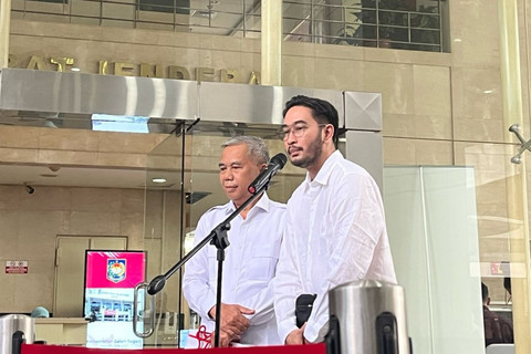 Bupati Bandung Barat terpilih Jeje Ritchie Ismail usai menghadiri pemeriksaan di Kemendagri, Jakarta Pusat, Minggu (16/2/2025). Foto: Alya Zahra/kumparan 