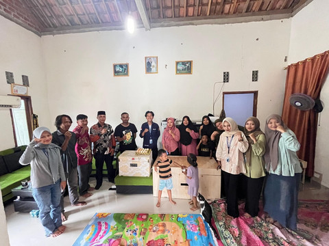 Kegiatan Pembuatan Inkubator Penetas Ayam dan Pelatihan Penetasan oleh Mahasiswa KKN Unila. | Foto: Ist