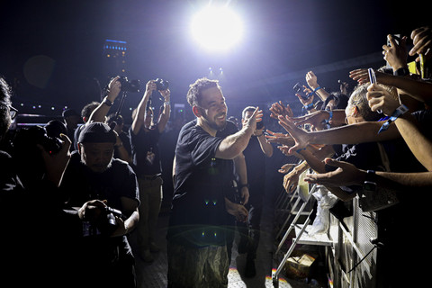 Aksi konser Band rock asal Amerika Linkin Park di Stadion Madya, Gelora Bung Karno Senayan, Minggu (16/2/2025). Foto: Aditia Noviansyah/kumparan