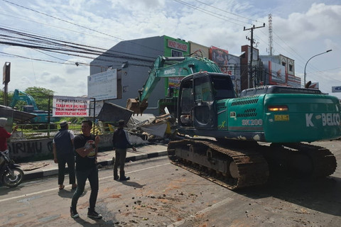 Eksekusi lahan di Jalan AP Pettarani, Kota Makassar, Kamis (13/2/2025). Foto: kumparan