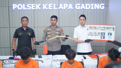Konferensi pers kasus begal di Polsek Kelapa Gading, Jakarta, Senin (17/2/2025). Foto: Dok. Istimewa