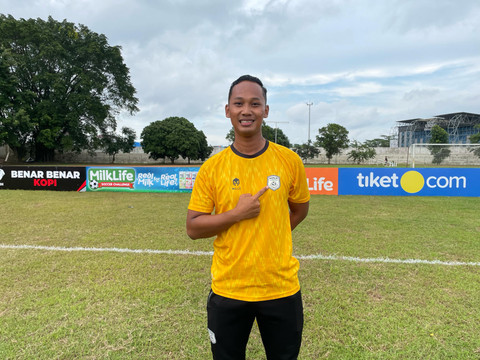Althariq Bagus, pelatih SDN Klepu 03 di MilkLife Soccer Challenge Semarang 2025. Foto: Aji Nugrahanto/kumparan