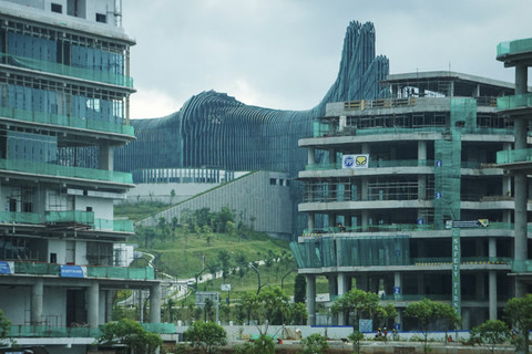 Suasana pembangunan gedung di Kawasan Inti Pusat Pemerintahan (KIPP) di Ibu Kota Nusantara (IKN), Penajam Paser Utara, Kalimantan Timur, Kamis (13/2/2025). Foto: Aditya Nugroho/ANTARA FOTO