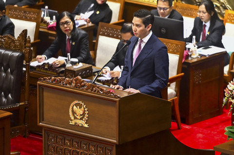 Wakil Ketua Komisi I DPR sekaligus Ketua Fraksi Gerindra, Budisatrio Djiwandono, di Kompleks Parlemen, Senayan, Jakarta, Selasa (18/2/2025). Foto: Rivan Awal Lingga/ANTARA FOTO