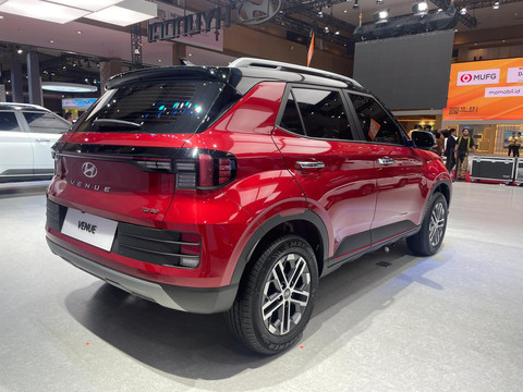 Hyundai Venue lakukan debut di IIMS 2025. Foto: Sena Pratama/kumparan