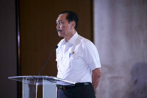 Ketua Dewan Ekonomi Nasional (DEN) Luhut Binsar Pandjaitan memberikan sambutan pada acara kumparan The Economic Insights 2025 di The Westin, Jakarta, Rabu (19/2/2025). Foto: Aditia Noviansyah/kumparan