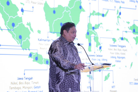 Menteri Koordinator Bidang Perekonomian Airlangga Hartarto memberikan sambutan pada acara kumparan The Economic Insights 2025 di The Westin, Jakarta, Rabu (19/2/2025). Foto: Jamal Ramadhan/kumparan