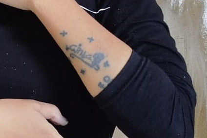 Tato di tangan mayat perempuan di Tanah Datar, Sumbar, Rabu (19/1/2025). Foto: Dok. Istimewa