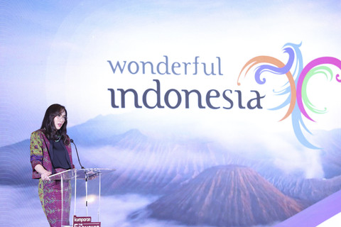 Menteri Pariwisata Widiyanti Putri Wardhana memberikan sambutan pada acara kumparan The Economic Insights 2025 di The Westin, Jakarta, Rabu (19/2/2025). Foto: Jamal Ramadhan/kumparan