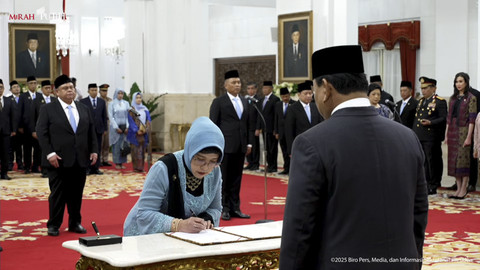 Kepala BPS Amelia Adiningar saat pelantikan Mendiktisaintek, Kepala dan Wakil Kepala BPKP dan BPS, serta Kepala BSSN di Istana Negara, Jakarta, Rabu (19/2/2025). Foto: Youtube/Sekretariat Presiden