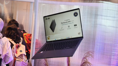 ASUS Zenbook 14 (UX3407QA) Foto: Muhammad Fikrie/kumparan