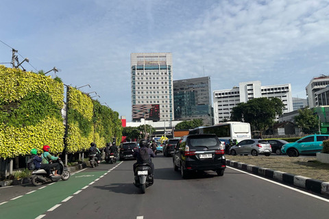 Suasana lalu lintas di Jalan Tugu Tani menjelang penatikan Kepala Daerah di Istana Kepresidenan, Jakarta, Kamis (20/2/2025). Foto: Abid Raihan/kumparan