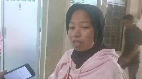 Lisa Delka, ibu dari Cinta Novita Sari Mista korban kasus "mayat dalam karung di Sumbar". Dok: Ist