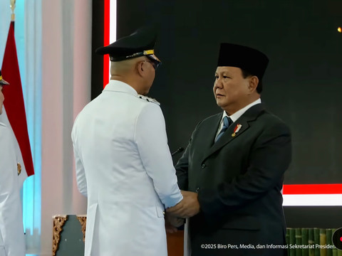 Penandatanganan berita acara pelantikan yang dilakukan oleh Gubernur Lampung Rahmat Mirzani Djausal | Foto : Tangkap layar live YouTube Sekretariat Presiden