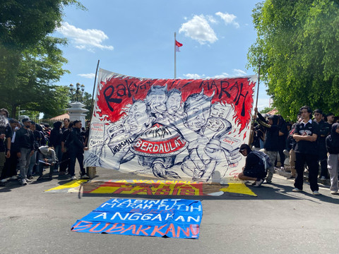 Poster bertuliskan 'Rakyat Marah' di depan Istana Kepresidenan Yogyakarta. Foto: Resti Damayanti/Pandangan Jogja