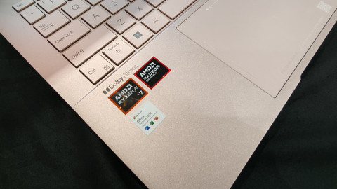 Vivobook S 14 OLED (M5406KA). Foto: Muhammad Fikrie/kumparan