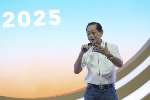 Presiden Direktur BCA Jahja Setiaatmadja menyampaikan sambutan saat BCA Expoversary 2025 menyambut perayaan HUT ke-68 BCA di Indonesia Convention Exibition (ICE) BSD, Kabupaten Tangerang, Banten, Kamis (20/2/2025). Foto: Aditia Noviansyah/kumparan