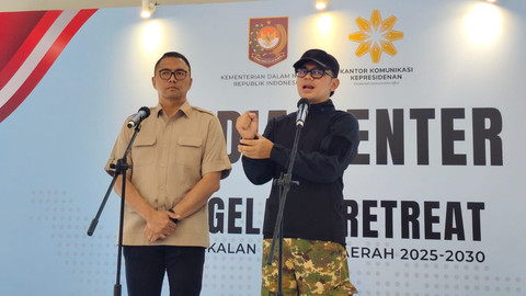 Wamendagri Bima Arya memberikan keterangan pers di Media Center Magelang Retreat, Jumat (21/2). Foto: Arfiansyah Panji/kumparan