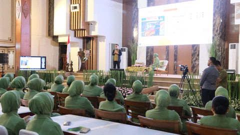 Seminar UMKM Persit yang menghadirkan pengusaha kebab, Hendy Setiono. 