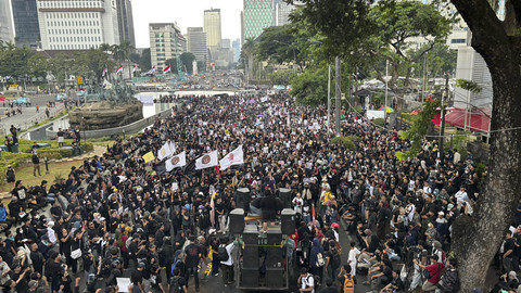 Suasana massa aksi #IndonesiaGelap di Patung Kuda, Jakarta Pusat pada Jumat (21/2/2025).  Foto: Abid Raihan/kumparan