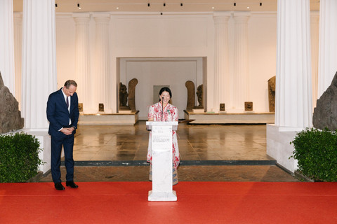 (ki-ka) Duta Besar Prancis untuk Indonesia, Fabien Penon dan pendiri LAKON Indonesia, Thresia Mareta. Foto: JF3