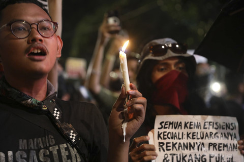 Massa gabungan menggelar aksi unjuk rasa #IndonesiaGelap di kawasan Patung Arjuna Wijaya, Jakarta, Jumat (21/2/2025). Foto: Aditia Noviansyah/kumparan