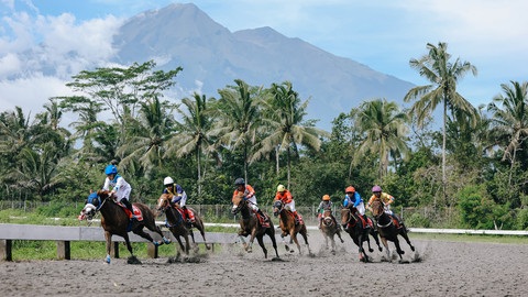 Suasana pacuan kuda di Jateng Derby 2025. Foto: Dok. Istimewa