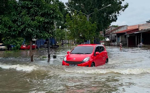 Ruas jalan Raflesia, Tanjung Senang, Bandar Lampung terendam banjir. | Foto: Sinta Yuliana/Lampung Geh