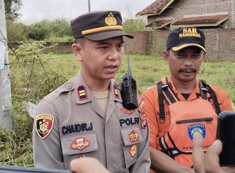 Kapolsek Tanjung Senang, Iptu Chaidir Jamin bersama Kepala Bagian Operasi Basarnas Lampung, Agus Mujiono | Foto : Eka Febriani / Lampung Geh