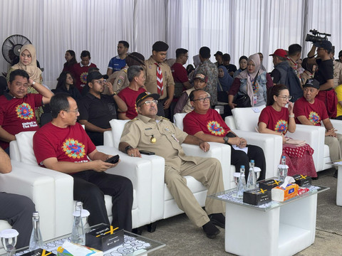 Wakil Gubernur Jakarta, Rano Karno, sampai di acara Peringatan Hari Peduli Sampah atau Trash Fest, di Taman Lapangan Banteng, Jakarta pada Minggu (23/2/2025). Foto: Abid Raihan/kumparan