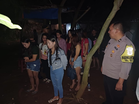 Polisi gerebek tempat karaoke di Tangerang Selatan. Foto: Dok. Istimewa
