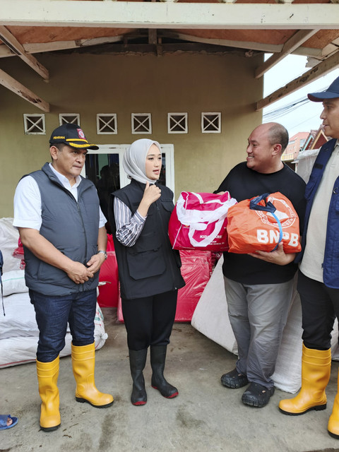 Kemensos Salurkan Bantuan Korban Banjir Bandar Lampung. Foto: Dok. Kemensos