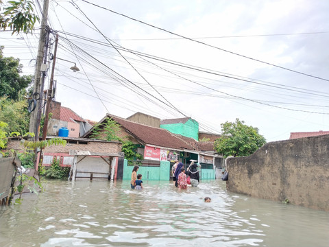 Kondisi Perumahan Tanjung Raya Permai di Jalan Seroja, Kelurahan Pematang Wangi, Kecamatan Tanjung Senang, Kota Bandar Lampung yang masih terendam banjir | Foto : Eka Febriani / Lampung Geh