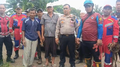 Evakuasi mobil yang tercebur ke sungai di Kabupaten Bandung, Minggu (23/2/2025). Foto: Dok. Istimewa