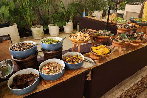 Berbagai menu khas sunda yang tersedia di Artotel Casa Kuningan yang disajikan sebagai salah satu menu buka puasa. Foto: Ela Nurlaela/kumparan