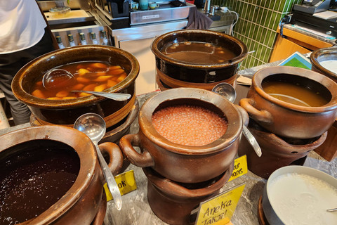 Sajian takjil yang ada di Artotel Casa Kuningan sajikan menjadi salah satu menu buka puasa. Foto: Ela Nurlaela/kumparan