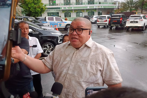 Pengacara Razman Atif Nasution di Polres Jakarta Selatan, Senin (24/2/2025). Foto: Aprilandika Pratama/kumparan