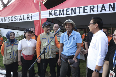 Menteri Sosial Gus Ipul menghadiri kerja bakti di Sungai Suwung Tahura Mangrove Ngurah Rai, Selasa (25/2/2025). Foto: Dok. Kemensos