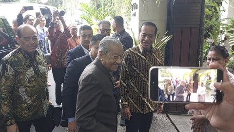 Mantan PM Malaysia sowan ke kediaman Jokowi di Solo. Foto: kumparan