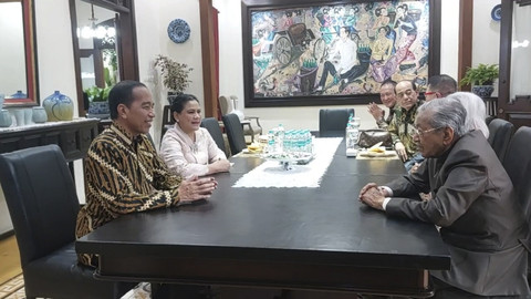 Mantan PM Malaysia sowan ke kediaman Jokowi di Solo. Foto: kumparan