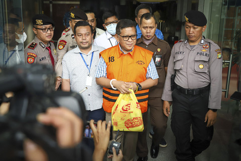 Tersangka Hasto Kristiyanto usai menjalani pemeriksaan di Gedung Merah Putih KPK, Jakarta, Rabu (26/2/2025). Foto: Iqbal Firdaus/kumparan