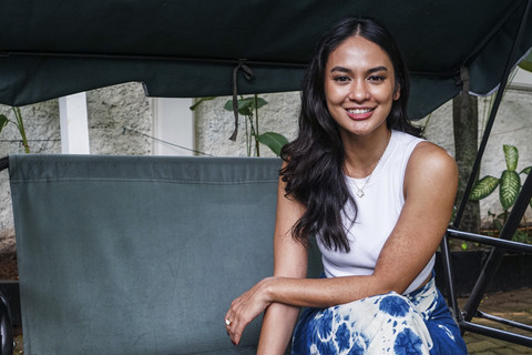 Pemeran film Pengepungan di Bukit Duri Hana Malasan berpose saat berkunjung ke kumparan di Pasar Minggu, Jakarta, Rabu (19/2/2025). Foto: Darryl Ramadhan/kumparan