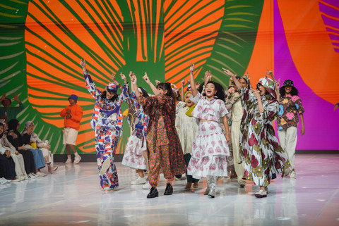 Brand Calla memperagakan koleksi Pansy In The Air di Modinity Fashion Parade 2025. Foto: Modinity