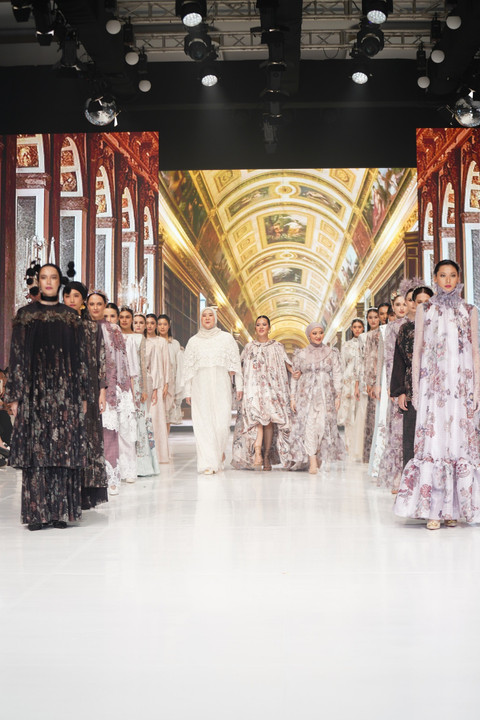 Benang Jarum memperagakan koleksi busana bertajuk Festive Finese yang berkolaborasi dengan Raisa di Modinity Fashion Parade 2025. Foto: Modinity
