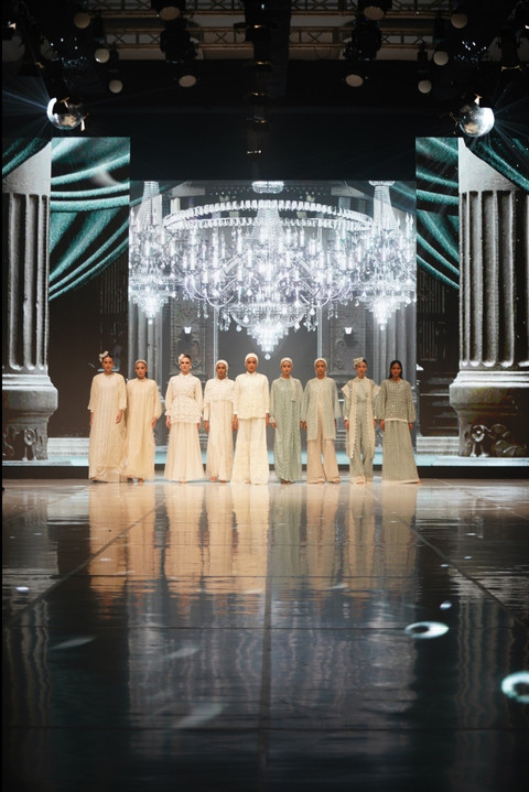 Benang Jarum Black Label memperagakan koleksi busana bertajuk Ethereal  di Modinity Fashion Parade 2025. Foto: Modinity
