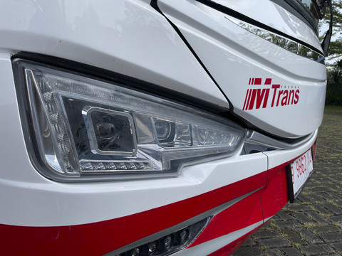 Bus sasis Mercedes-Benz OH 1626 L karoseri Tentrem Handover MTrans. Foto: Trio Bagus Wicaksono/kumparan