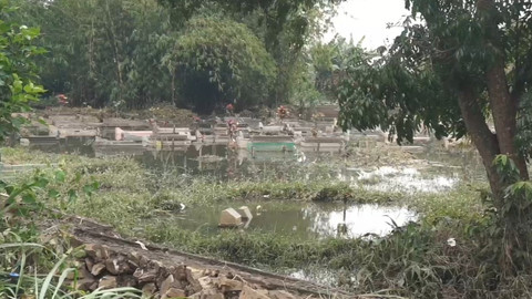 Penampakan TPU Bojongsoang di Kabupaten Bandung, yang terendam tanggul jebol. Foto: Dok. Istimewa